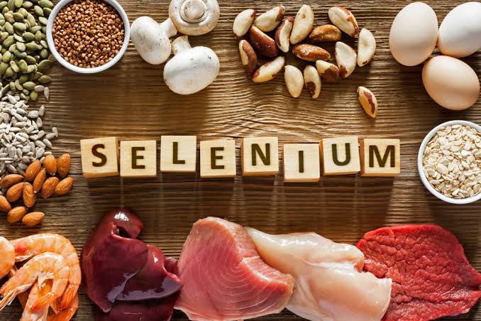 Selenium-rich foods illustrating the antioxidant minerals used in the ProstaVitalis formula